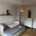 1 Zimmer Zu Vermieten In Geteilter Wohnung Mit Dem Gastgeber